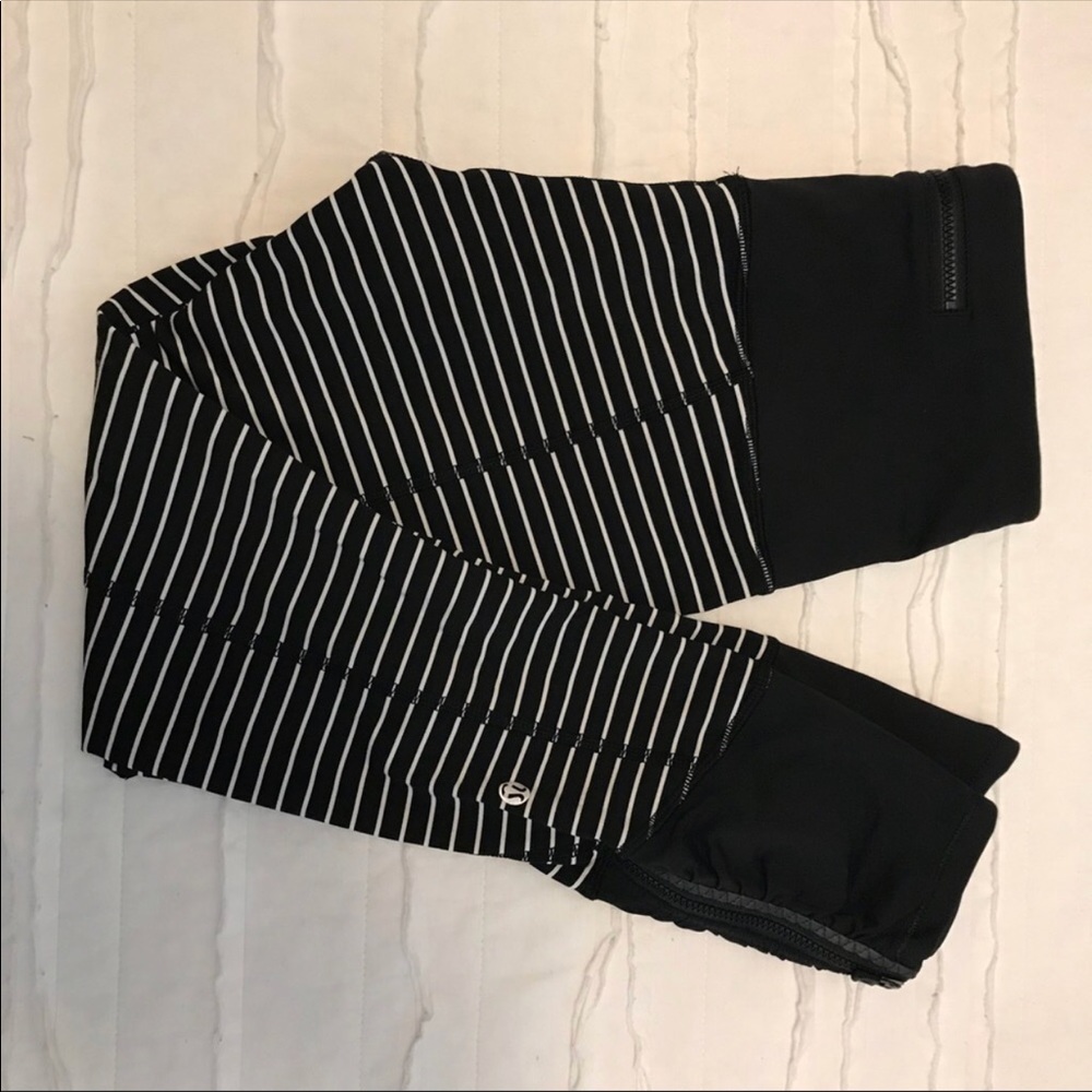 🍋Lululemon Parallel Stripe runday crops.🦄